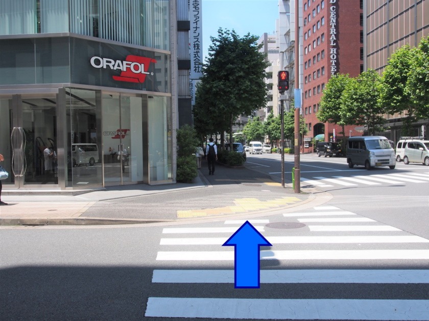 2つめの交差点も直進します