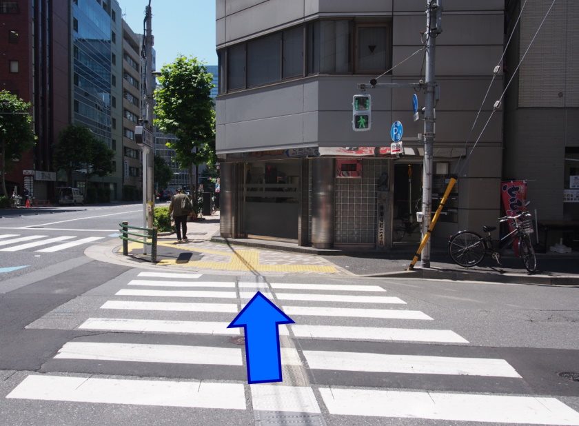 2つめの交差点も直進します